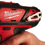 Masina de gaurit/infiletat cu 2 acumulatori Milwaukee M12 BDD-202C