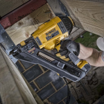 Pistol de batut cuie fara acumulatori DeWalt DCN693N