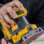 Șlefuitor cu vibrații DeWalt DCW200N