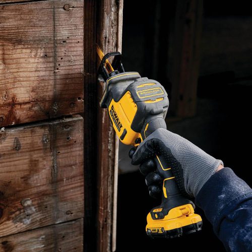 Ferăstrău compact tip sabie DeWalt DCS312N