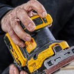 Șlefuitor cu vibrații DeWalt DCW200P2