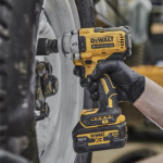 Masina de insurubat cu impact fara acumulator DeWalt DCF891N