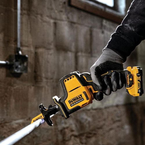 Ferăstrău compact tip sabie DeWalt DCS312N