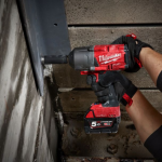 Masina de insurubat cu impact cu 2 acumulatori Milwaukee M18 FHIWF12-502X