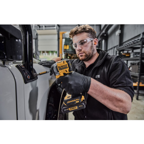 Masina de insurubat cu impact fara acumulator DeWalt DCF850NT