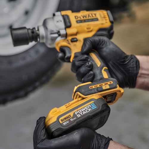 Masina de insurubat cu impact cu 2 acumulatori DeWalt DCF891H2T