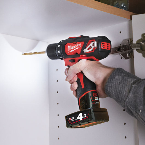 Masina de gaurit/infiletat cu 2 acumulatori Milwaukee M12 BDD-402C