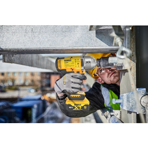 Masina de insurubat cu impact cu 2 acumulatori DeWalt DCF900P2DT